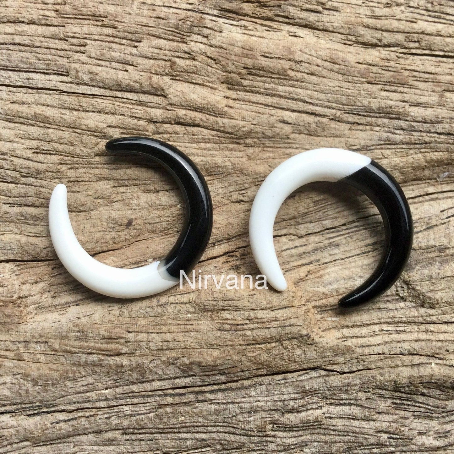 1 Pair (2 Pieces) Glass Half Black & Half White Septum Pinchers