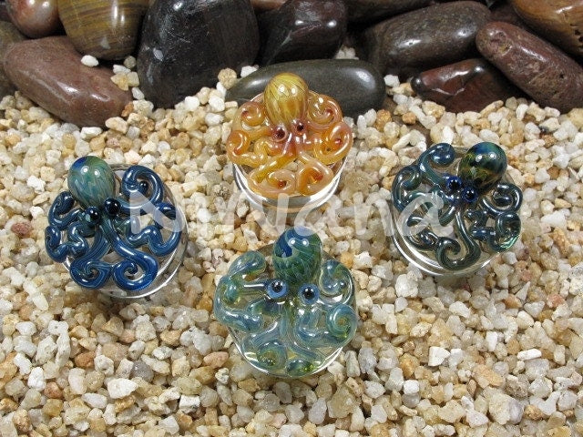 1 Pair (2 Pieces) Pyrex Glass Exotic Green/Blue Octopus on Black Plugs
