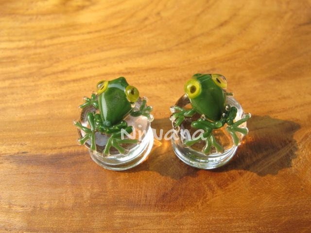 1 Pair (2 Pieces) Green Tree Frogs with Yellow Eyes Glass Plugs