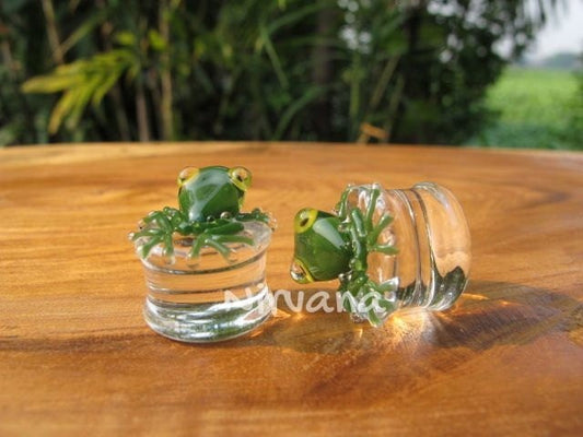 1 Pair (2 Pieces) Green Tree Frogs with Yellow Eyes Glass Plugs