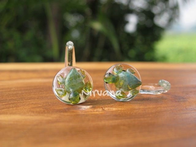 1 Pair (2 Pieces) Sea Turtle Claws in Exotic Light Green Glass