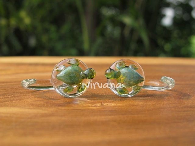 1 Pair (2 Pieces) Sea Turtle Claws in Exotic Light Green Glass