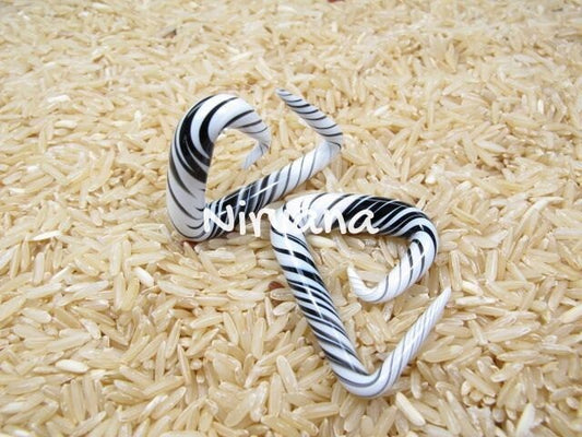 1 Pair (2 Pieces) Black & White Free Style Triangle Spirals Glass