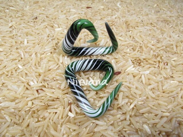 1 Pair (2 Pieces) Green/Black/White Free Style Triangle Spirals Glass
