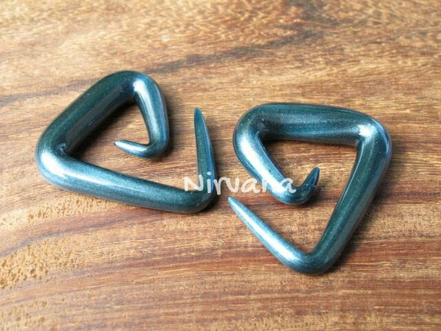 1 Pair (2 Pieces) Solid Color Unobtanium Triangle Ear Spirals
