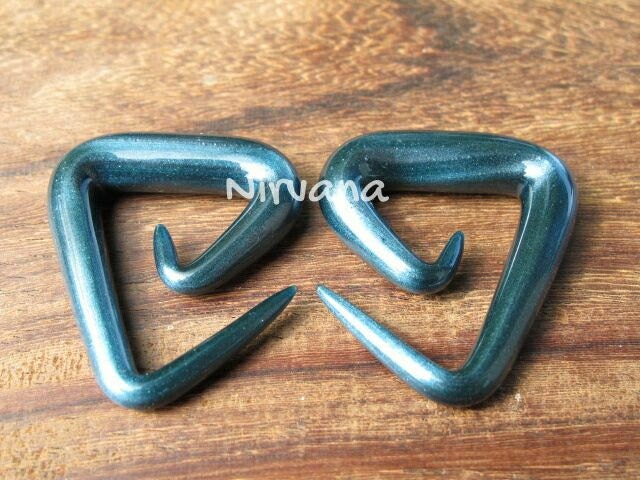 1 Pair (2 Pieces) Solid Color Unobtanium Triangle Ear Spirals