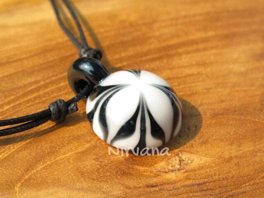 1 Piece - Groovy Black & White Flower Pendant in Pyrex Glass With Black Waxed Linen Adjustable Cord