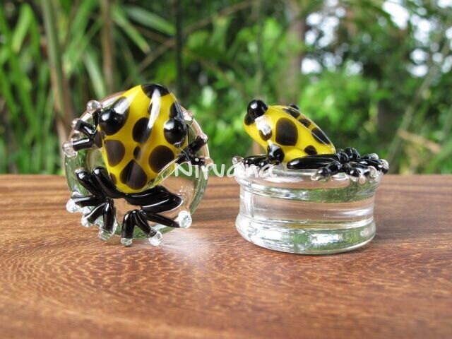 1 Pair (2 Pieces) Yellow & Black Spotted Poison Tree Frog Glass Plugs