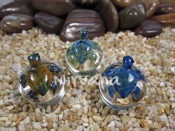 1 Pair (2 Pieces) Sea Turtle Claws in Exotic Light Green Glass