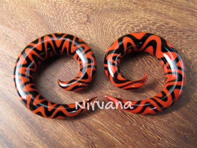 1 Pair (2 Pieces) Red & Black Snake Classic Spirals Glass