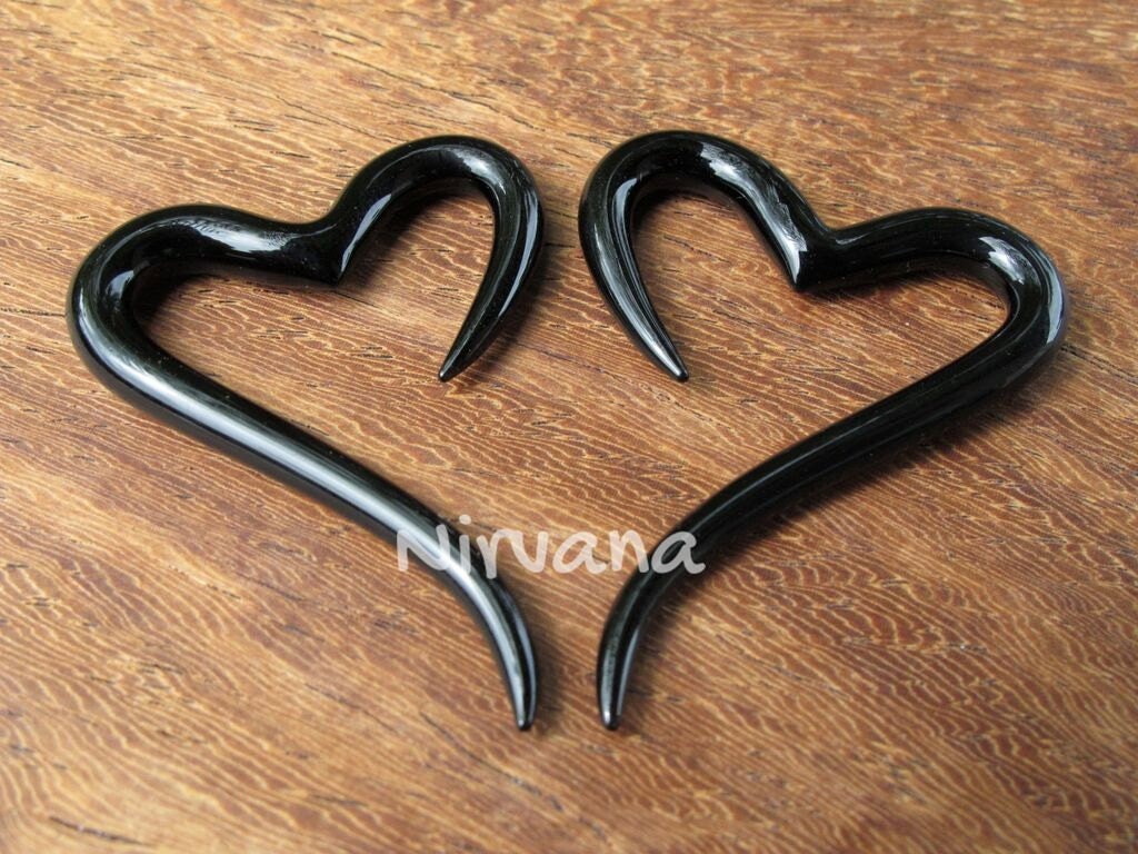 1 Pair (2 Pieces) Black Heart Spirals