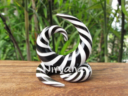 1 Pair (2 Pieces) Black & White Twist Classic Spirals Glass