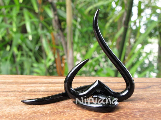 1 Pair (2 Pieces) Black Heart Spirals