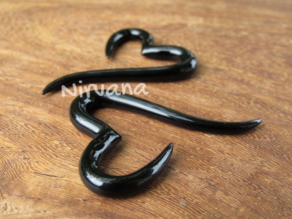 1 Pair (2 Pieces) Black Heart Spirals