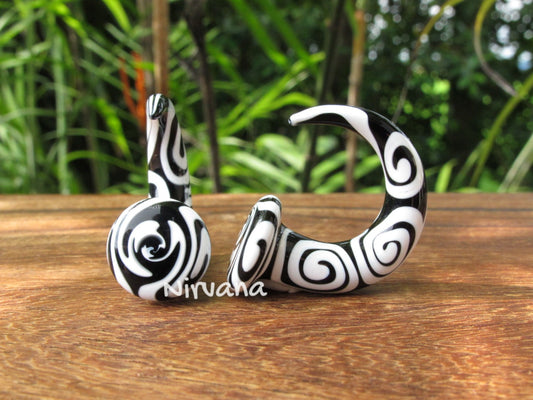 1 Pair (2 Pieces) Black & White Tribal Swirl Pattern Pyrex Glass Claws