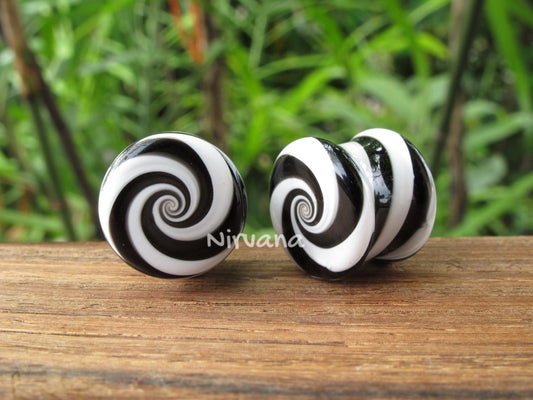 1 Pair (2 Pieces) Black & White Striped Candy Spiral Glass Plugs