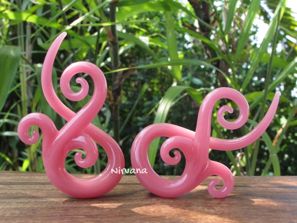 1 Pair (2 Pieces) Dark Pink Bonita Ear Spirals