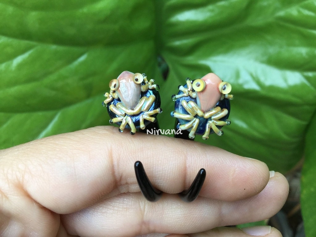 1 Pair (2 Pieces) - Earth Tone Poison Tree Frogs on Black Claws