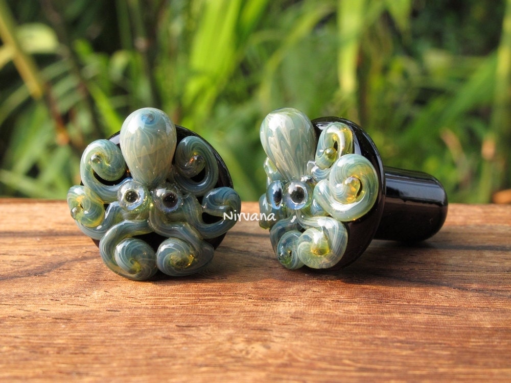 1 Pair (2 Pieces) Pyrex Glass Exotic Green/Blue Octopus on Black Plugs