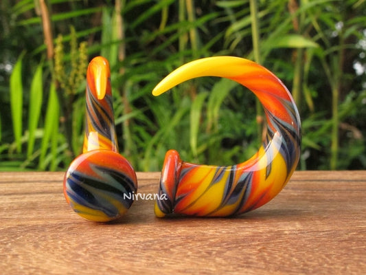 1 Pair (2 Pieces) Rainbow Claws in the Free-Style Pattern