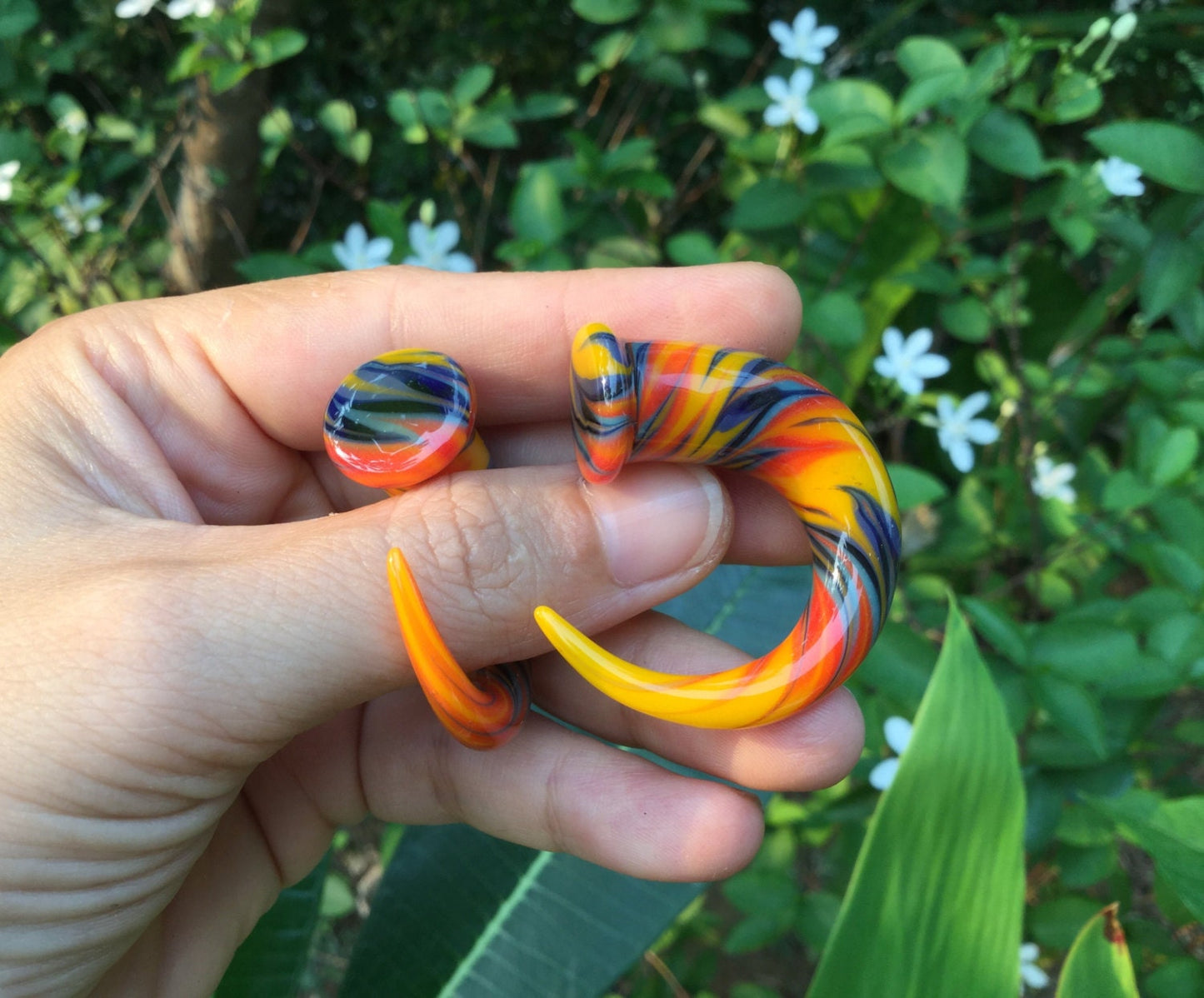 1 Pair (2 Pieces) Rainbow Claws in the Free-Style Pattern